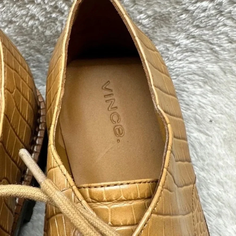 $375 VINCE Camilla Lug Platform Leather Embossed Derby in Tan - Size 10